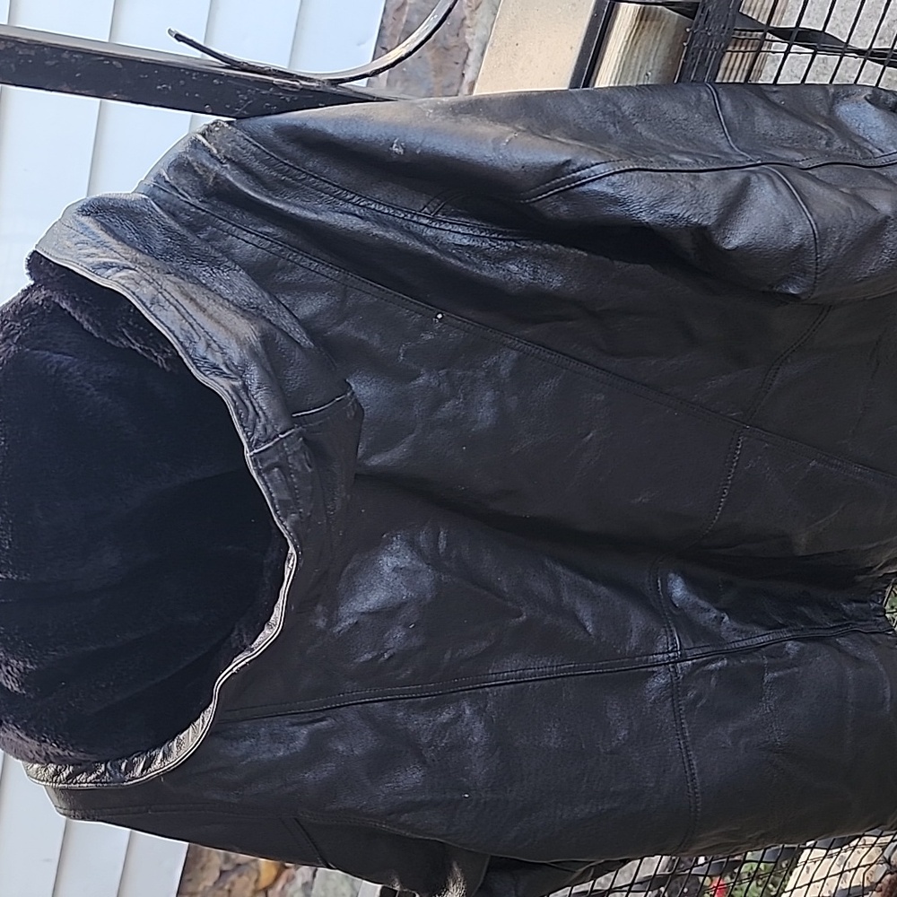SONOMA WOMENS-  Black Leather Jacket. Size SMALL. - Picture 10 of 15